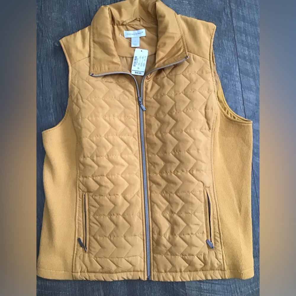 Christopher &Banks light weight vest NWT